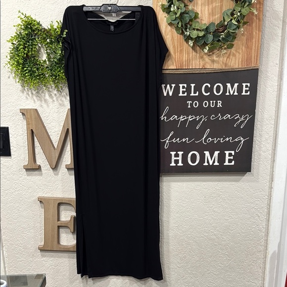 Eileen Fisher Black Sleeveless Midi Dress
Modest Minimalist size large - Picture 1 of 4